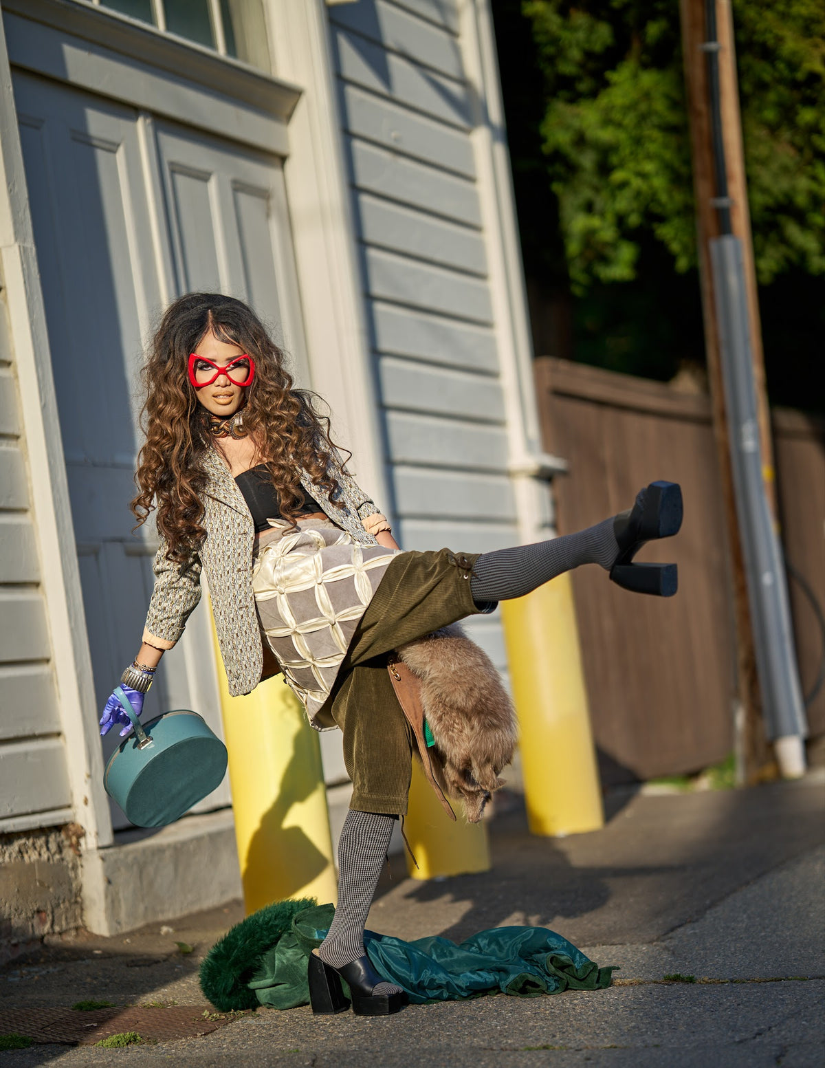 Casandra editorial 26 - red frames styled look